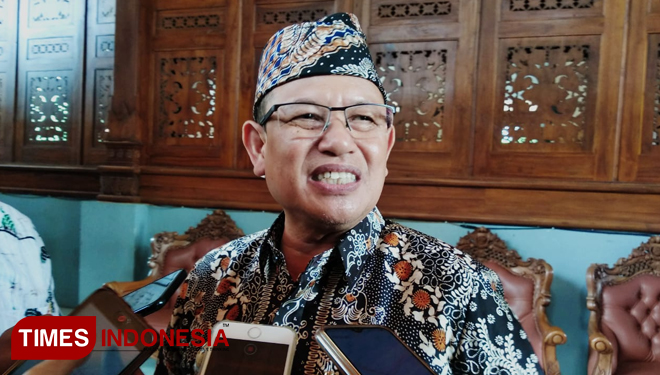Wakil Bupati Tuban Noor Nahar Hussein, saat memberikan tanggapan kepada awak media terkait anggaran Hari Jadi Tuban (HJT) ke 726 tahun 2019, Selasa,(12/11/2019). (Foto: Achmad Choirudin/TIMES Indonesia)