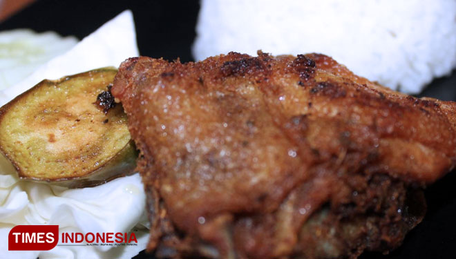 Menu Ayam Goreng Serba Salah a la Kedai Radin. (foto : Widya Amalia/TIMES Indonesia)