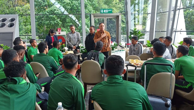 Ketua Umum PSSI, Mochammad Iriawan memberikan wejangan pada para pemain Timnas Indonesia jelang menghadapi Malaysia (Foto: PSSI for TIMES Indonesia)