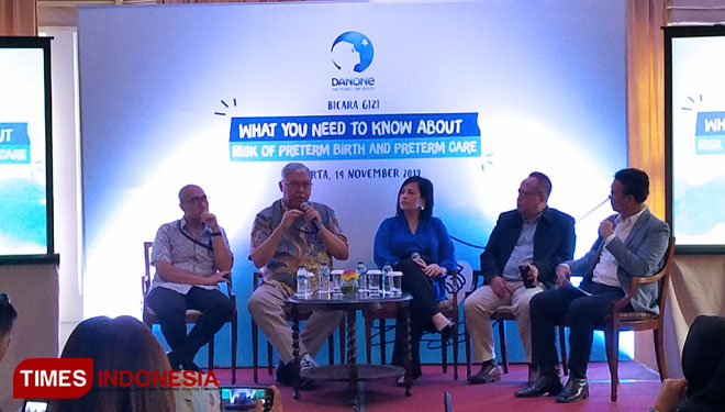 Para narasumber yang dihadirkan dalam diskusi 'Bicara Gizi: Upaya Pencegahan dan Tata Laksana Anak Prematur Agar Tumbuh Kembang Optimal' di The Hermitage Hotel Jakarta. (foto: Edi Junaidi Ds/TIMES Indonesia)