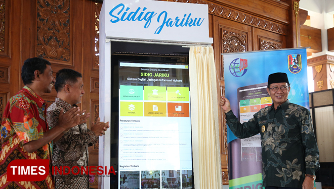 Yasmon saat menghadiri peluncuran SIDIG JARIKU di Pendopo Krido Manubggal, Kabupaten Tuban. Kamis, (14/11/2019). (Foto: Humas Pemkab Tuban For TIMESIndonesia)