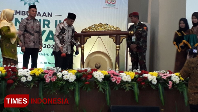 Ketua PP Muhammadiyah, Prof Dr Haerdar Nasyir ketika membuka Tanwir II Aisyiyah di Kampus Unisa Yogyakarta. (FOTO: Helmi Jamharis/TIMES Indonesia)