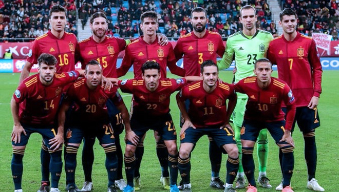 Komposisi pemain Timnas Spanyol saat menghadapi Malta. (FOTO: Squawka)