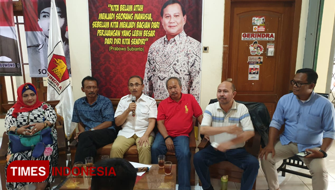 Sekretaris DPD Partai Gerindra Daerah Istimewa Yogyakarta (DIY), Dharma Setiawan (pegang mik). (FOTO: Istimewa/TIMES Indonesia)
