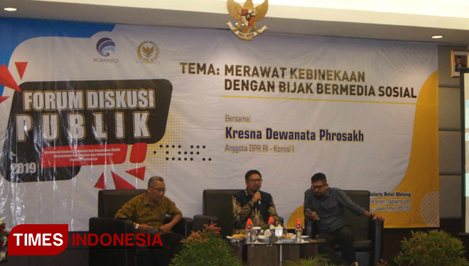 Anggota DPR RI, Kresna Dewanata Phrosakh saat memberikan materi diskusi bijak dalam Bermedia Sosial. (Foto: Binar Gumilang/TIMES Indonesia)