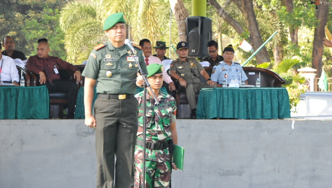 Danrem 083/Baladhika Jaya Kolonel Inf Zainuddin saat memimpin apel kesiapsiagaan penanggulangan bencana alam. (Foto: Penrem 083/Bdj)