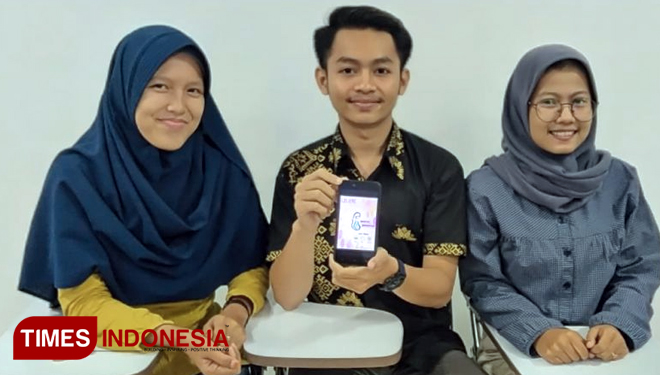 Tim Go-Antenatal Care (Athiya Adibatul Wasi, Ahmad Rido’I Yuda P, Selviana Setyaning Dwiyanti). (FOTO: AJP TIMES Indonesia)