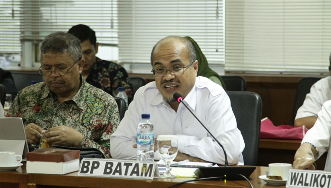 Wakil Ketua Komite I DPD RI Abdul Kholik saat Rapat Dengar Pendapat di Gedung DPD RI di Senayan, Senin (18/11/2019) (foto: Istimewa)
