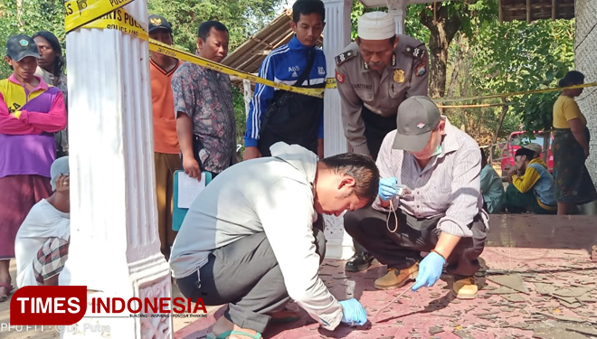 Tim Identifikasi Polres Probolinggo melakukan oleh TKP pelemparan Bondet.(FOTO: Humas Polres Probolinggo for TIMES indonesia)