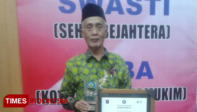 Bupati Bondowoso KH Salwa Arifin usai menerima penghargaan Swasti Saba Sistara. (FOTO: Kabag Humas for TIMES Indonesia)