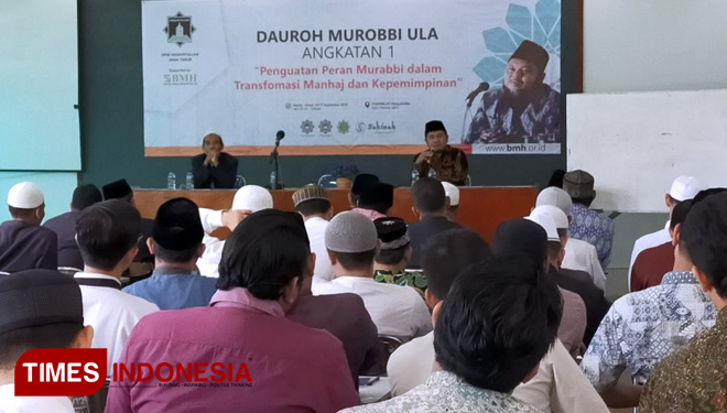 Puluhan peserta Daurah Murobi Antusias mendengarkan Materi yang disampaikan oleh narasumber di pusdiklat Hidayatullah Batu, Kamis (14/11). (FOTO: AJP TIMES Indonesia)