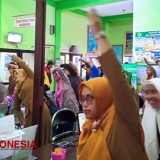 Usir Bosan saat Mengantre, Puskesmas Bululawang Ajak Pengunjung Lakukan Peregangan