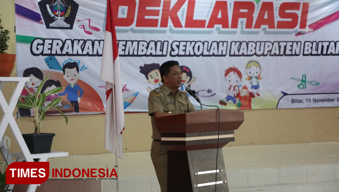 Wakil Bupati Blitar Marhaenis Urip Widodo menyampaikan sambutan Deklarasi Gerakan Kembali Sekolah Kabupaten Blitar, Selasa (19/11/2019). (Foto: Kominfo Kab Blitar for TIMES Indonesia)