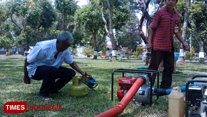 Uji coba penggunaan bahan bakar minyak (BBM) ke bahan bakar gas (BBG), Selasa (19/11/19). (FOTO: Mukhtarul Hafidh/TIMES Indonesia)