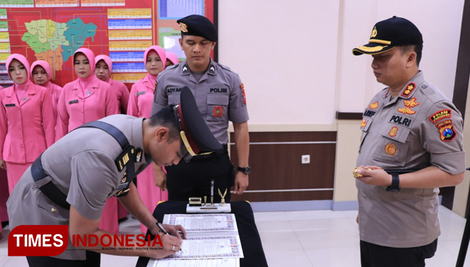 Kapolres Arief Fitrianto oimpin sertijab kasatlatas polres Ponorogo. (foto: Marhaban/TIMES Indoneaia)