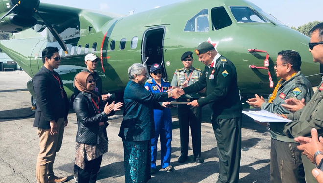 Upacara serah terima pesawat CN-235-220 buatan PT Dirgantara Indonesia kepada pemerintah Nepal. (FOTO: Kemenlu)