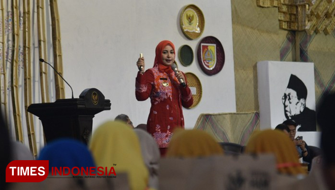 Bupati Jember dr Faida saat menjadi narasumber dalam pleno ketiga Festival HAM 2019, Rabu (20/11/2019). (Foto: Humas Pemkab Jember for TIMES Indonesia)