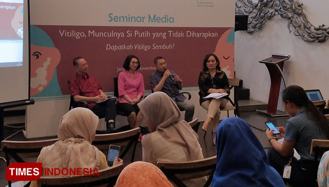 dr. Anthony Handoko selaku CEO Klinik Pramudia saat mempresentasikan materinya. (foto: Edi Junaidi Ds/TIMES Indonesia)
