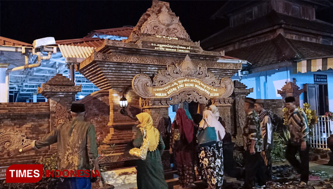 Makam Kiai Muhammad Besari Tegalsari Ponorogo selalu ramai dikunjungi masyarakat. (FOTO: Marhaban/TIMES Indonesia)