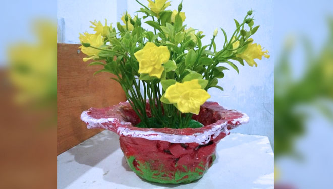 Karya pot bunga berbahan limbah pakaian dari SD Anak Sholeh Full Day. (Foto: Istimewa)
