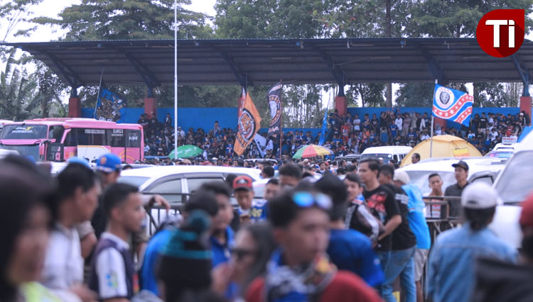 Aremania-dan-Jakmania-2.jpg