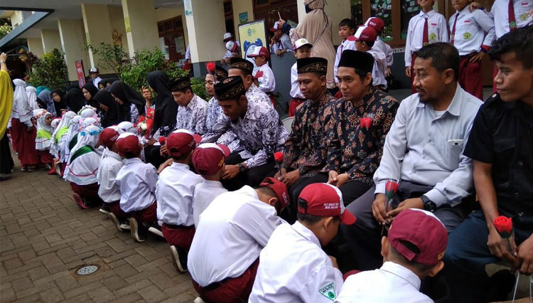Banjir Kejutan Hari Guru Nasional 2019 di SDIT Ahmad Yani Malang