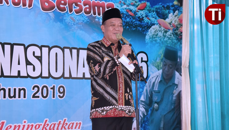Bupati Lamongan, Fadeli memberikan sambutan dalam peringatan Hari Ikan Nasional, di Kantor Dinas Perikanan Lamongan, Selasa (26/11/2019). (FOTO: MFA Rohmatillah/ TIMES Indonesia)