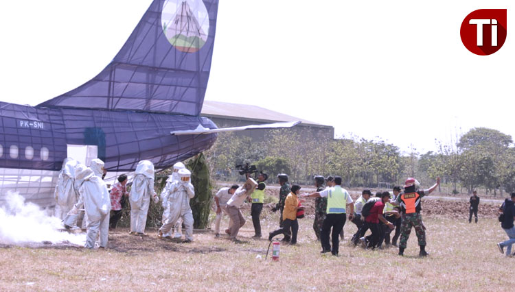Latihan PKD yang dilakukan UPT Bandara Abd Saleh di Landasan Pacu, dinilai kurang banyak melibatkan unsur yang berkompeten ikut menangani keadaan seperti ini.(FOTO: Widodo Irianto/TIMES Indonesia) 