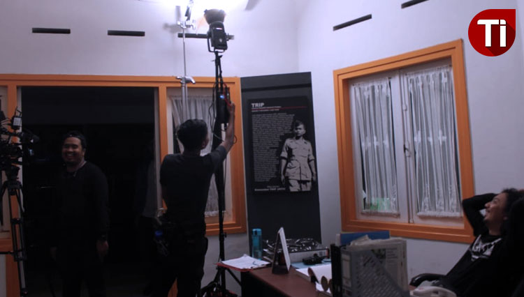 Suasana persiapan shooting di Editor Office Times Indonesia, Jl. Pandan no. 5, Malang, hari ini (27/11/2019) (foto: Widya Amalia/TIMES Indonesia)