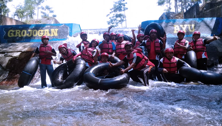 Pekalen Fun Tubing Maron Attracts the Travelers in Probolinggo