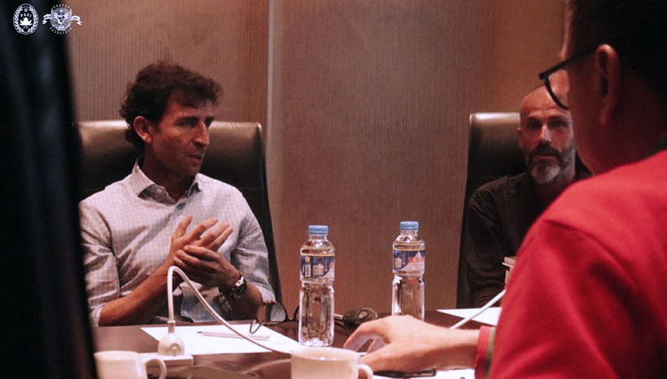 Luis Milla saat melakukan presentasi di depan PSSI. (Foto: PSSI.org)