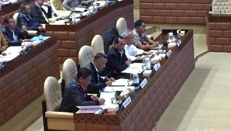 Komisi V DPR menggelar rapat dengan Menhub Budi Karya Sumadi dan Menteri PUPR Basuki Hadimuljono (FOTO: Vadhia Lidyana/detikcom)