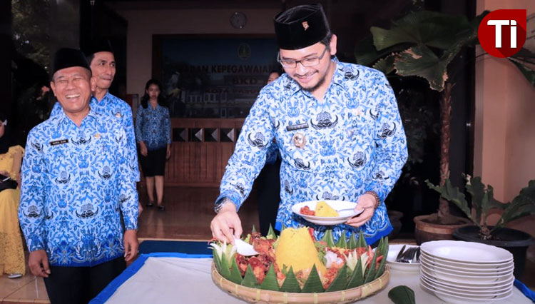 Memperingati Hari Korps Pegawai Republik Indonesia (Korpri) ke-48, Hari Persatuan Guru Republik Indonesia (PGRI) ke-74, dan Hari Ulang Tahun Dharma Wanita Persatuan (DWP) ke-20 tahun 2019. (FOTO: AJP TIMES Indonesia)