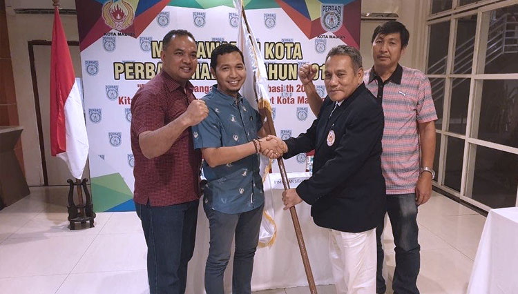 Bagus Panuntun saat menerima jabatan ketua Perbasi Kota Madiun,(foto: istimewa / instagram @baguspanuntunpsi)