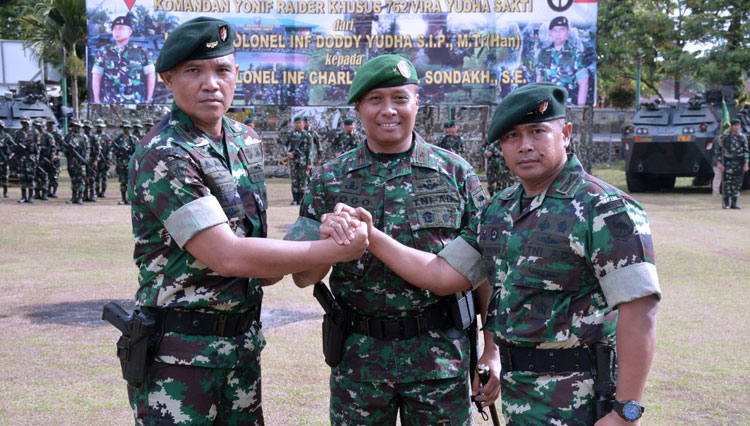 Salam komando Letkol Doddy dan Letkol Charlie bersama Danrem Brigjen Yugo. (FOTO: dj TIMES indonesia)