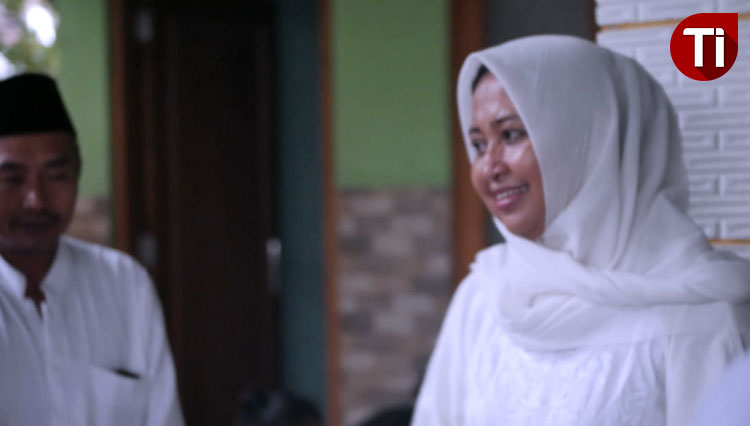 Mbak Ana  saat kunjungan silaturrahmi di kediaman Ketua PKB PAC Senori, dan menghadiri Maulid Nabi Ikatan Hajjah Muslimat NU Tuban Selatan, Rabu (05/12/2019). (Foto: Ahmad Istihar/TIMES Indonesia)