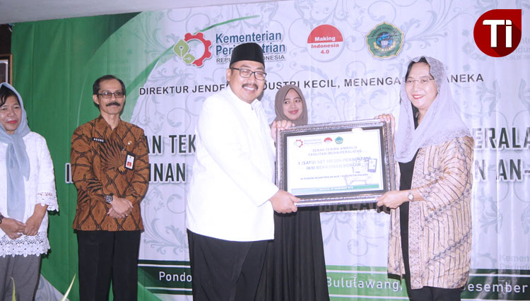 Ditjen IKMA Kemenperin RI Beri Pelatihan Bordir untuk Santri Ponpes An Nur 1 Bululawang