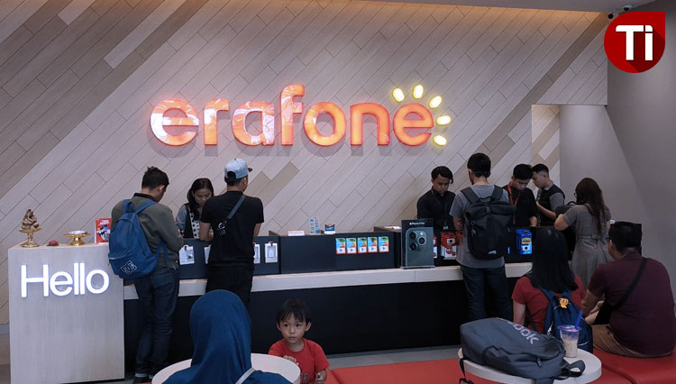 Para peserta lari Erafone Samsung Fun Run 7K mengambil perlengkapan lari di Erafone Megastore 3.0 Teuku Umar Denpasar. (Foto: Imadudin M/TIMES Indonesia)