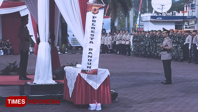 Upacara kenaikan status Polres Bandung menjadi Polresta Bandung oleh Kapolda Jabar di Mapolresta. (foto: Iwa Sugriwa/TIMES Indonesia)