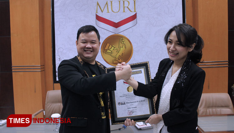 Risa Santoso Pecahkan Rekor MURI Sebagai Rektor Termuda hari ini (9/12/2019). (foto: Widya Amalia/TIMES Indonesia)