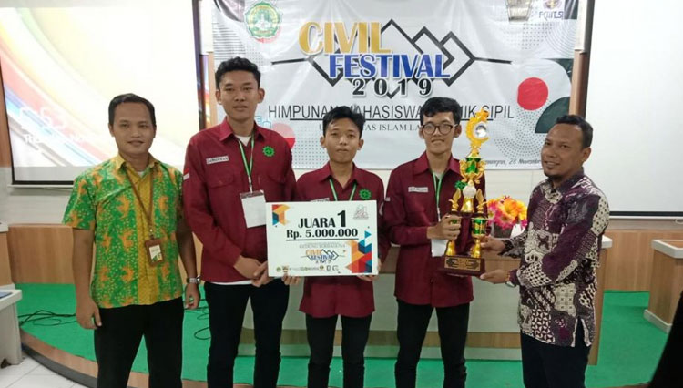 CIVA TEAM menerima piala juara 1 pada Event CIVIL FEST 2019.