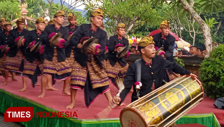 Pertunjukan parade Gendang Beleq di acara puncak Perang Topat 2019.(FOTO: Anugrah Dany/TIMES Indonesia)