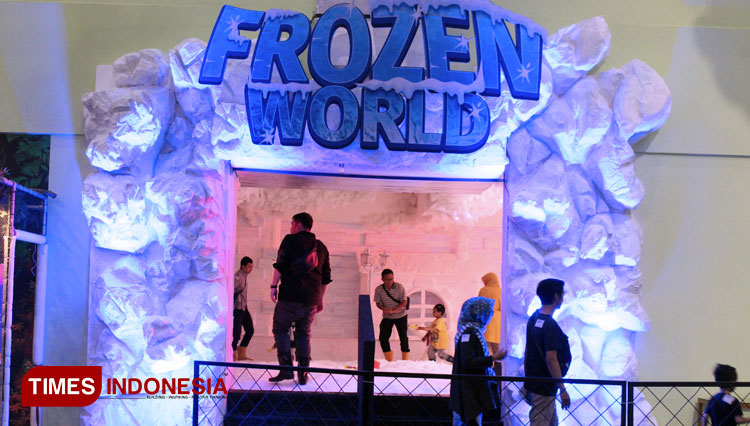 Permainan Salju Nol Derajat Hadir Di Frozen World Malang Smart