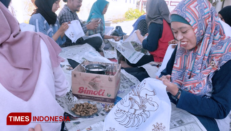Batik Lintang Ajak Pewarta Kodew Malang Raya Membatik Motif Garudeya