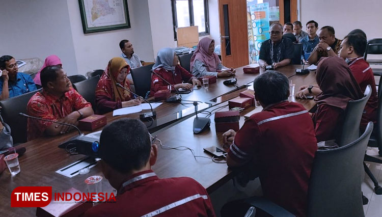 Rombongan diterima di Balai Kota Among Tani Lt 4 oleh Bapperlitbanda dan Dinas Kesehatan Kota Batu. (FOTO: AJP/TIMES Indonesia)