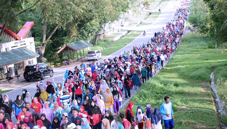 Dua Ribuan Warga Loktuan Guntung Jalan Sehat Bersama Pupuk Kaltim ...