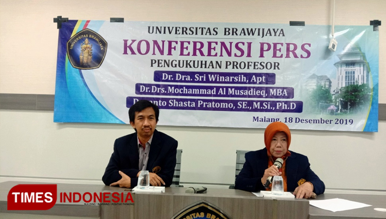 Dua profesor baru Universitas Brawijaya (UB) yang akan dikukuhkan Rabu (18/12/2019) besok. (Foto: Naufal Ardiansyah/TIMES Indonesia)