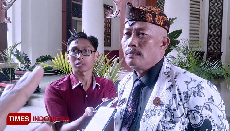 Ketua PGRI Pamekasan, Mohammad Sahid saat ditemui di Gedung Peringgitan Mandhapa Aghung Pamekasan.(Foto: Akhmad Syafi'i/TIMES Indonesia)