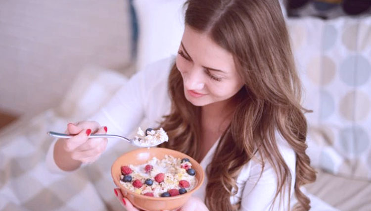 ILUSTRASI - Mengonsumsi Oatmeal dapat Mengatasi Badan Lemas. (FOTO: vitacost.com)