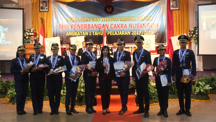 SMK Penerbangan Cakra Nusantara mengutamakan praktek sehingga tumbuh generasi bangsa yang memiliki skill dan siap bersaing karena sudah sesuai dan sepadan dengan kebutuhan dunia kerja usaha ataupun dunia industri.